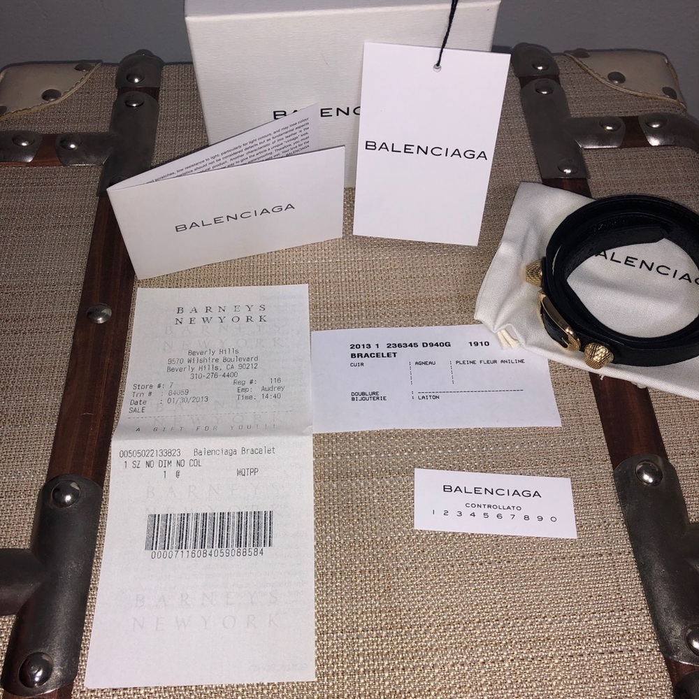 Balenciaga leather wrap bracelet in black - Picture 4 of 8